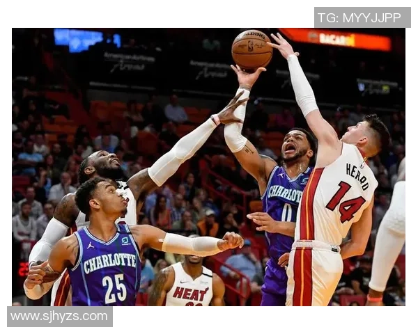 黄蜂对阵篮网海沃德表现抢眼助球队争取胜利